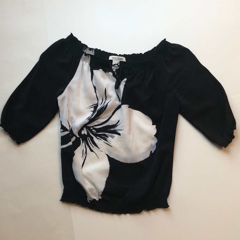 Pre owned White House Black Market Silk Blouse. XS - Picture 1 of 6